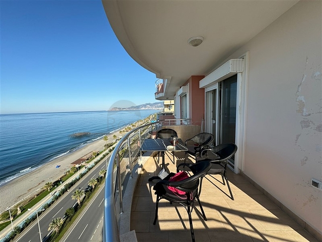 Geräumiges 3+1 Penthouse mit Panoramablick auf das Meer