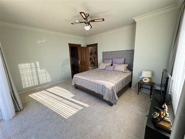 Geräumiges 3+1 Penthouse mit Panoramablick auf das Meer