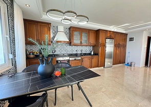 Geräumiges 3+1 Penthouse mit Panoramablick auf das Meer