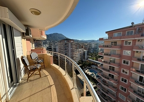 Geräumiges 3+1 Penthouse mit Panoramablick auf das Meer