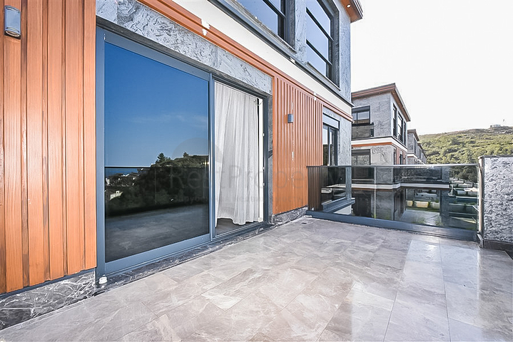 4+1 private Villa in einer exklusiven, geschlossenen Wohnanlage