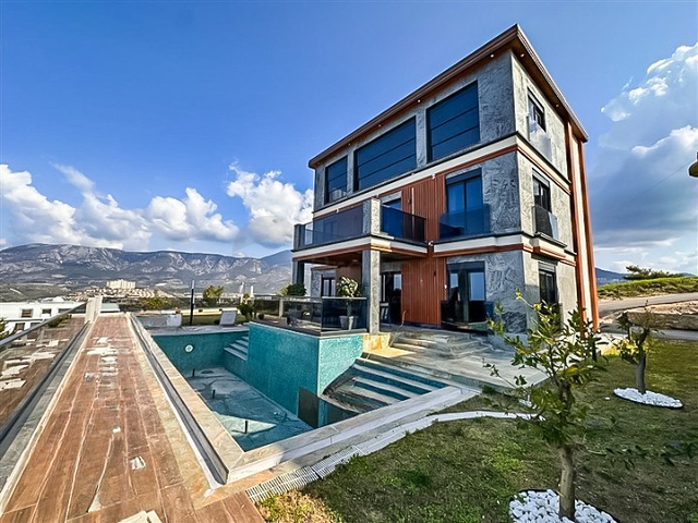 4+1 private Villa in einer exklusiven, geschlossenen Wohnanlage