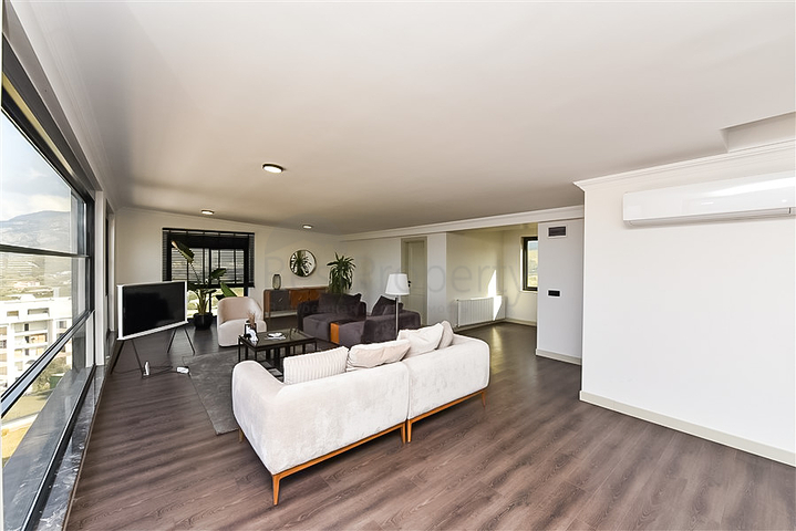 4+1 private Villa in einer exklusiven, geschlossenen Wohnanlage