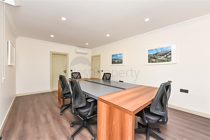 4+1 private Villa in einer exklusiven, geschlossenen Wohnanlage