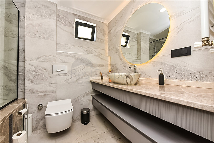 4+1 private Villa in einer exklusiven, geschlossenen Wohnanlage