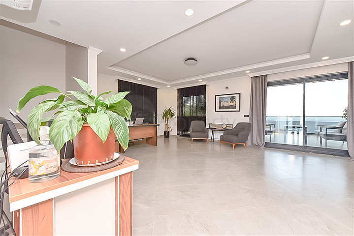 4+1 private Villa in einer exklusiven, geschlossenen Wohnanlage