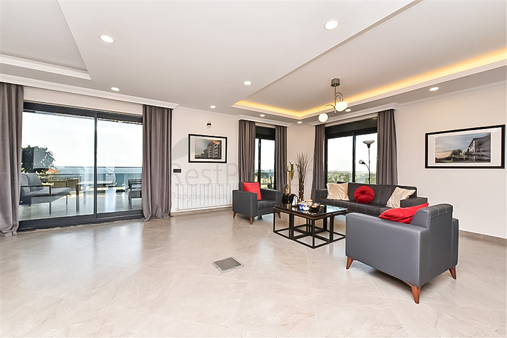 4+1 private Villa in einer exklusiven, geschlossenen Wohnanlage