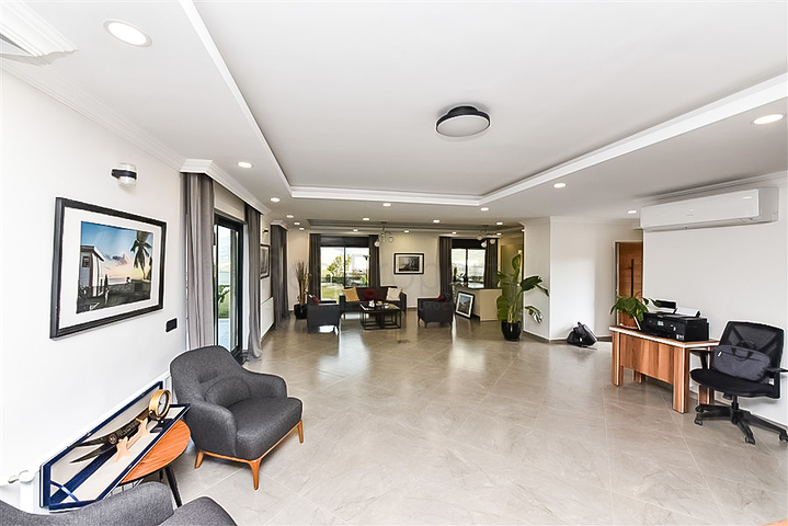 4+1 private Villa in einer exklusiven, geschlossenen Wohnanlage