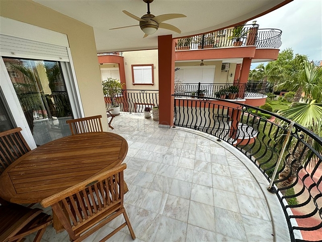 4+1 Penthouse am Flussufer im Stadtteil Kestel