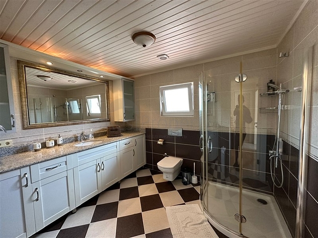 4+1 Penthouse am Flussufer im Stadtteil Kestel