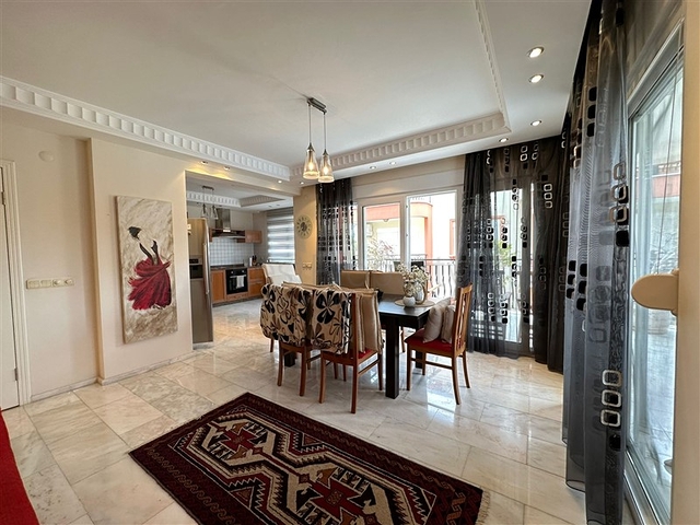 4+1 Penthouse am Flussufer im Stadtteil Kestel