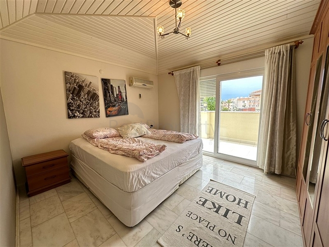 4+1 Penthouse am Flussufer im Stadtteil Kestel