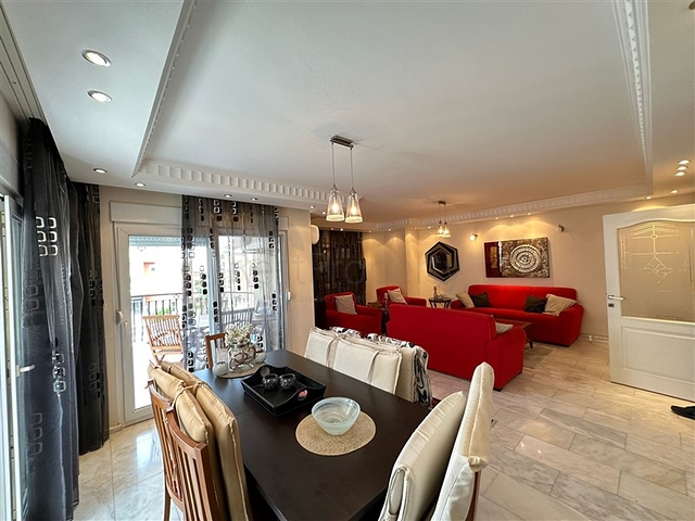 4+1 Penthouse am Flussufer im Stadtteil Kestel