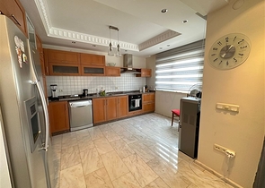 4+1 Penthouse am Flussufer im Stadtteil Kestel