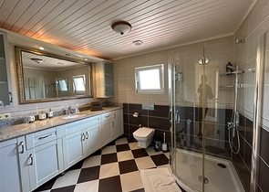 4+1 Penthouse am Flussufer im Stadtteil Kestel