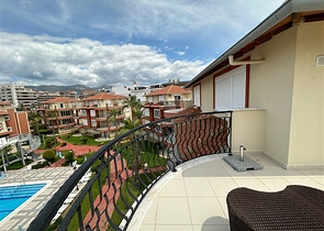 4+1 Penthouse am Flussufer im Stadtteil Kestel