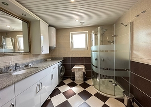 4+1 Penthouse am Flussufer im Stadtteil Kestel