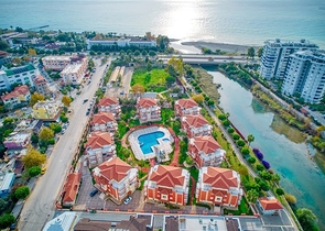 4+1 Penthouse am Flussufer im Stadtteil Kestel