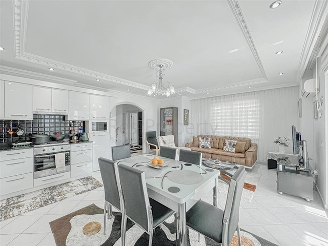 Apartment 2+1 svidom am Meer und in den Bergen im Stadtteil Mahmutlar