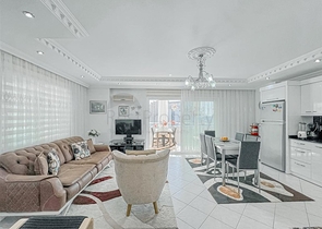 Apartment 2+1 svidom am Meer und in den Bergen im Stadtteil Mahmutlar