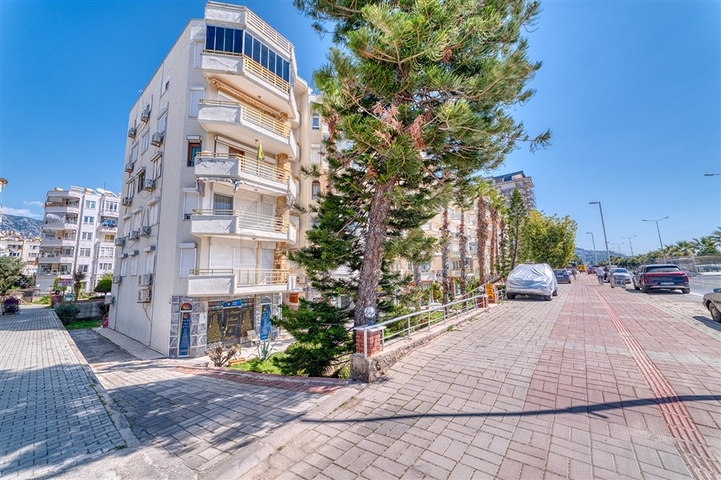 Apartments in einem Komplex an der ersten Küste