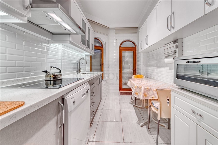 Apartments in einem Komplex an der ersten Küste