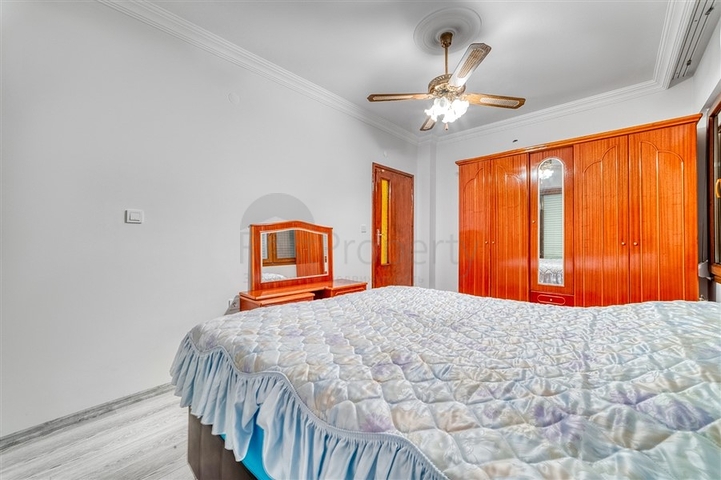 Apartments in einem Komplex an der ersten Küste