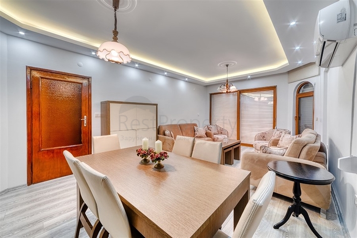 Apartments in einem Komplex an der ersten Küste