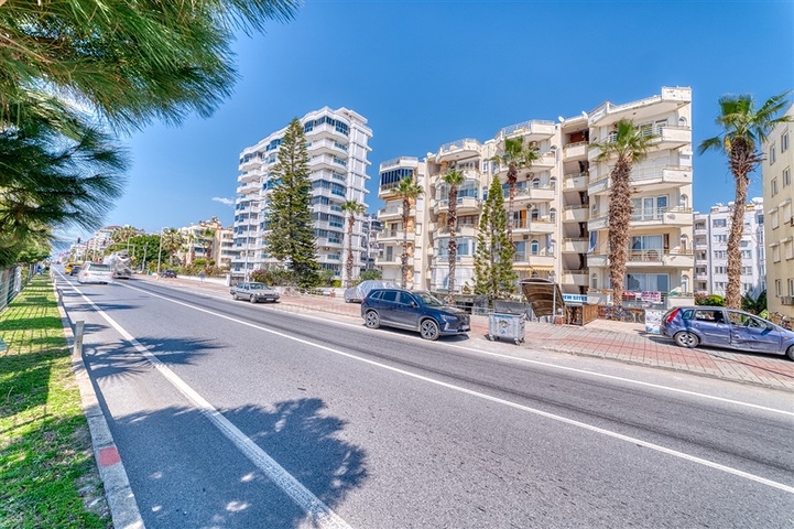 Apartments in einem Komplex an der ersten Küste