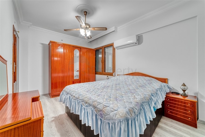 Apartments in einem Komplex an der ersten Küste