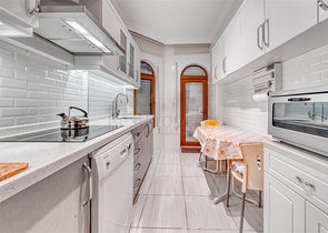 Apartments in einem Komplex an der ersten Küste