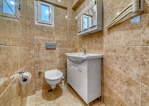 Apartments in einem Komplex an der ersten Küste