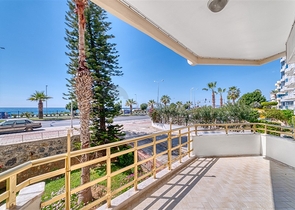 Apartments in einem Komplex an der ersten Küste