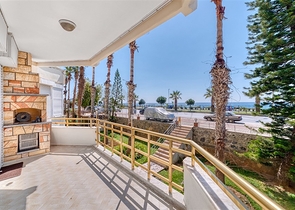 Apartments in einem Komplex an der ersten Küste