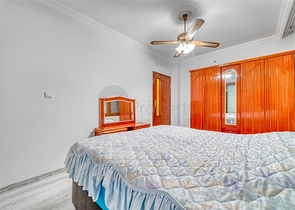 Apartments in einem Komplex an der ersten Küste