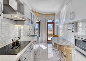 Apartments in einem Komplex an der ersten Küste