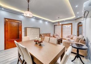 Apartments in einem Komplex an der ersten Küste