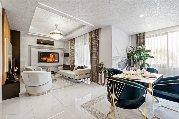 Drei-Zimmer-Penthouse mit Designer-Renovierung