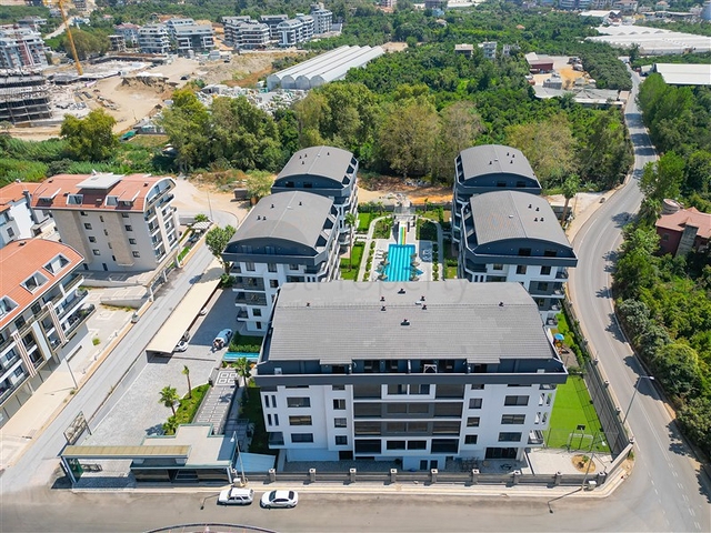 Drei-Zimmer-Penthouse mit Designer-Renovierung