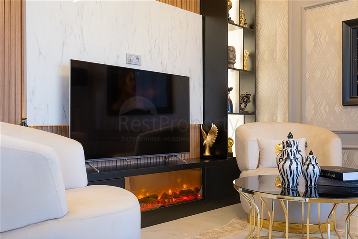 Drei-Zimmer-Penthouse mit Designer-Renovierung