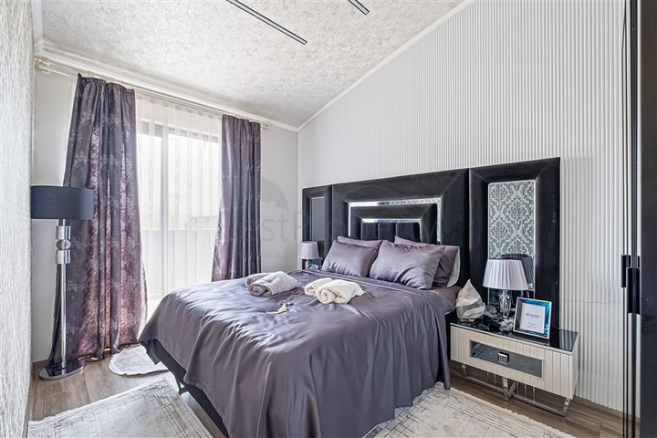 Drei-Zimmer-Penthouse mit Designer-Renovierung