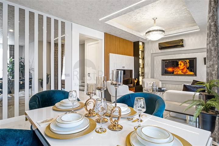 Drei-Zimmer-Penthouse mit Designer-Renovierung