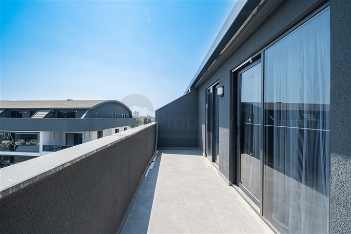 Drei-Zimmer-Penthouse mit Designer-Renovierung