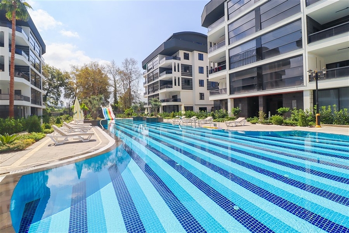 Drei-Zimmer-Penthouse mit Designer-Renovierung