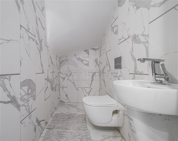 Drei-Zimmer-Penthouse mit Designer-Renovierung