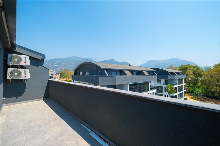 Drei-Zimmer-Penthouse mit Designer-Renovierung