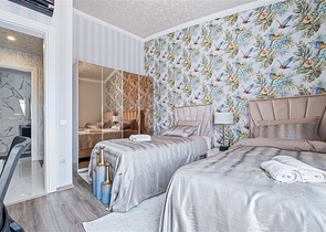 Drei-Zimmer-Penthouse mit Designer-Renovierung