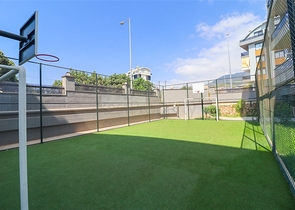 Drei-Zimmer-Penthouse mit Designer-Renovierung