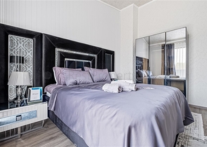 Drei-Zimmer-Penthouse mit Designer-Renovierung