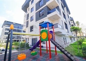 Drei-Zimmer-Penthouse mit Designer-Renovierung